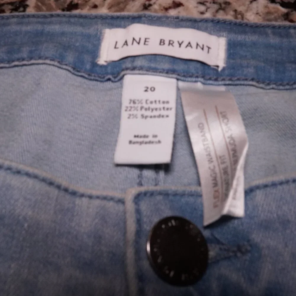 Lane Bryant Flex Magic Signature Fit Mid-Rise Bermuda Denim Shorts - Picture 2 of 3